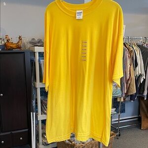 Gildan Men’s T-Shirt XL Vibrant Yellow Short Sleeve Crewneck Cotton Tee